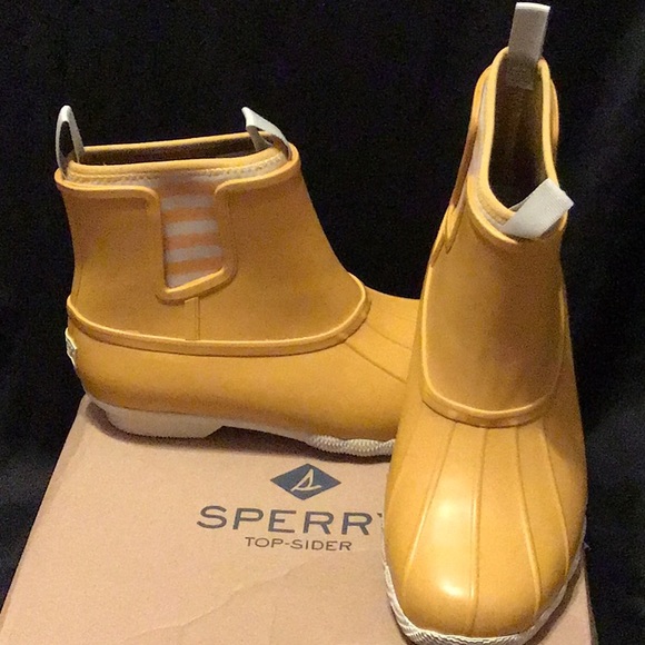 sperry yellow rain boots